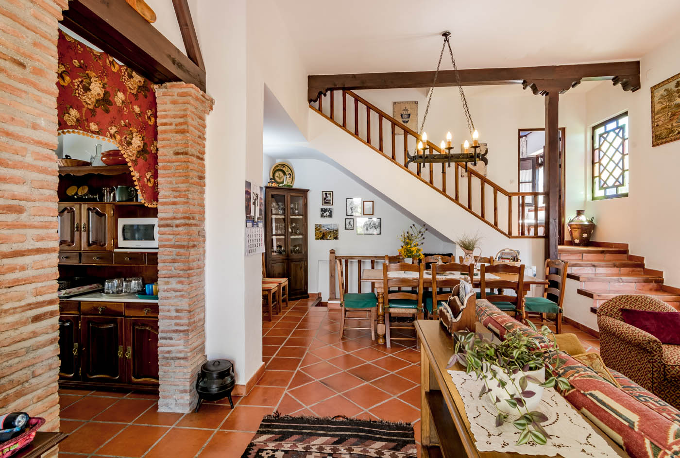Sala de estar / comedor a la derecha, cocina a la izquierda